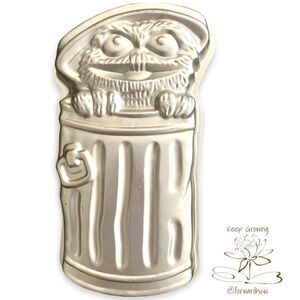 Wilton Oscar the Grouch Vintage Cake Pan